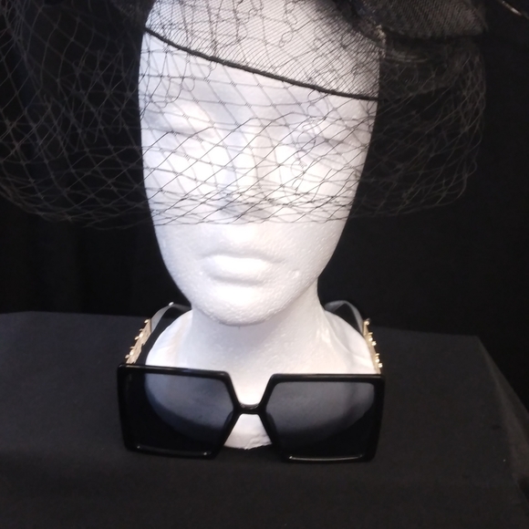 Fancy Hats...its a party tea anyone - Picture 3 of 3